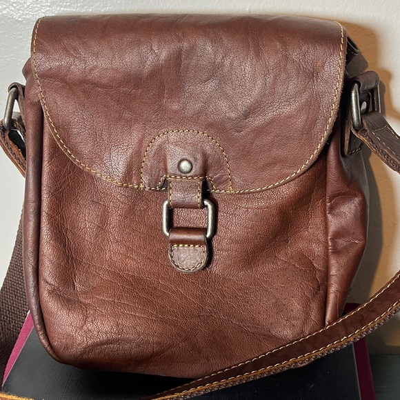 Jack Georges Brown Genuine Leather Voyager Horseshoe Crossbody Bag - Picture 2 of 14